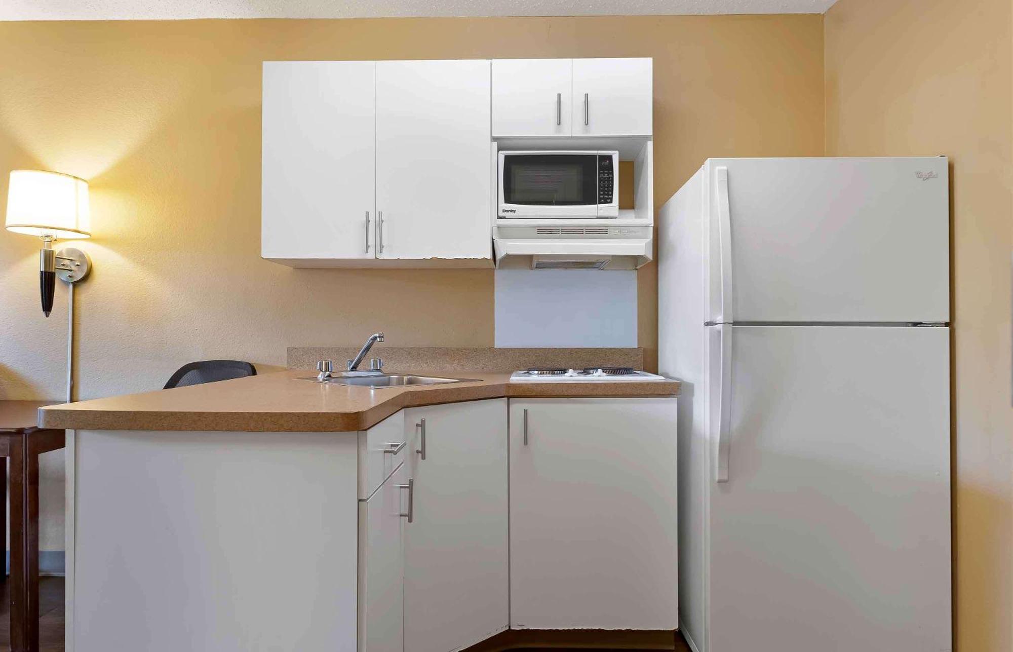 Sonesta Simply Suites Лансинг Екстериор снимка